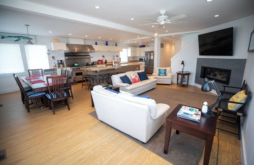 Ship Bottom House | 4 Bedroom Ship Bottom Beach House w/Hot Tub + Game room! 1 Block to the Beach!