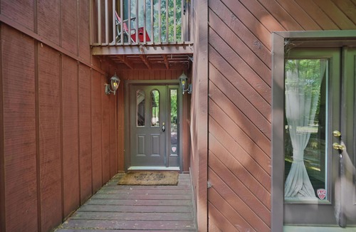 Lake Harmony Estates Cabin | 4 Bedroom SLEEPS 22/with INDOOR HOT TUB/2 MIN TO SKI, INDOOR WATER PARK