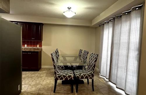 Guelph House | 4 Bedroom Southend Guelph Homes for your entry Family