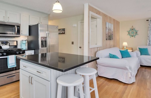 East Falmouth House | 4 BR, 1 Bath - 7 Min. Drive To Beaches & Island Queen Ferry!