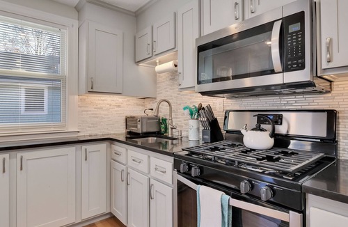 East Falmouth House | 4 BR, 1 Bath - 7 Min. Drive To Beaches & Island Queen Ferry!