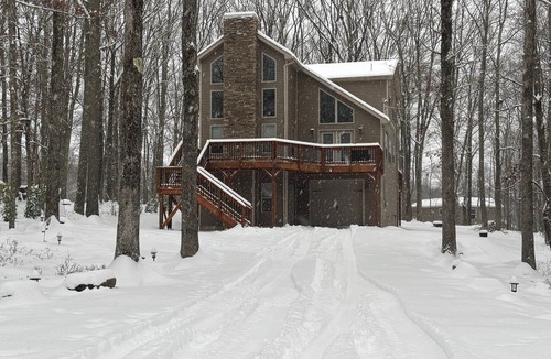 Rowland Ski Chalet | 4 BR 3.5 Ba Chalet in 4 seasons community of Masthope Ski-Big Bear Lake Pools