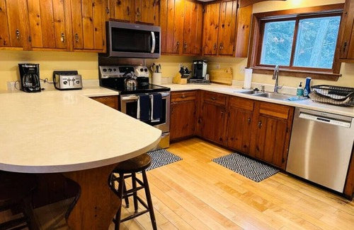 Intervale Ski Chalet | 4 BR/4 BA Near Attitash, Storyland & Shopping
