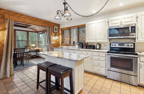 Ludlow House | 4 BR Home near Lake: 6 min to Okemo Mtn.