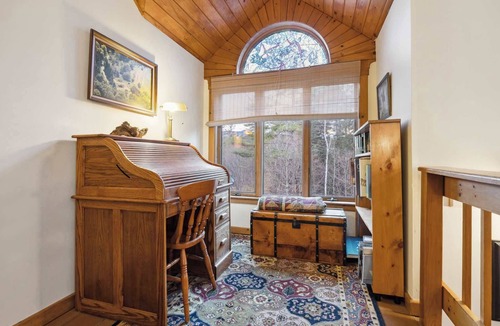 Ludlow House | 4 BR Home near Lake: 6 min to Okemo Mtn.