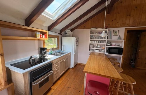 New Shoreham Cottage | 4 BR Mansion Beach Bungalow