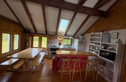 New Shoreham Cottage | 4 BR Mansion Beach Bungalow