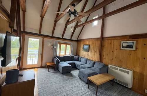 New Shoreham Cottage | 4 BR Mansion Beach Bungalow