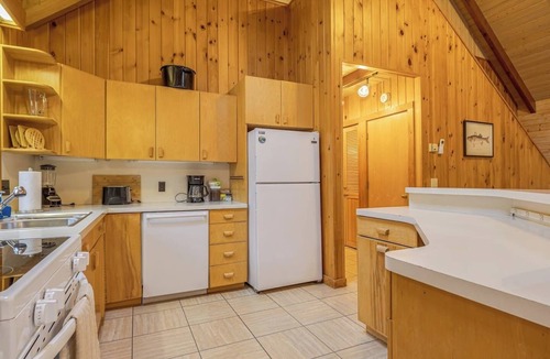 Mount Desert House | 4 BR Wooded Getaway on Long Pond! [Woodsy Pines]