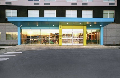 South Portland House | 4 Comfortable Rooms w/Free Shuttle, Hot Breakfast & Pool Table
