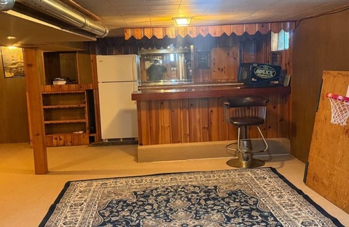 West Seneca House | 4 Cozy Bedrooms | Pool Table | Backyard