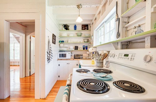 Wilmington Cottage | 4 Mi to Lake Raponda! Secluded Family Cottage