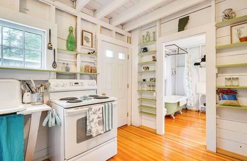 Wilmington Cottage | 4 Mi to Lake Raponda! Secluded Family Cottage