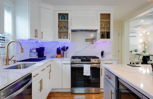 Lynn House | 4 Mi to Revere Beach! Walkable Family Retreat