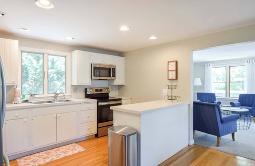 North Eastham House | 4 Mins to Bayside Beaches!