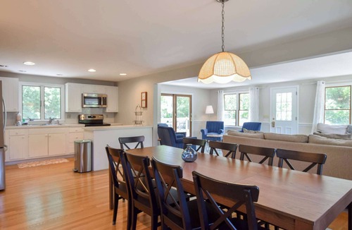 North Eastham House | 4 Mins to Bayside Beaches!