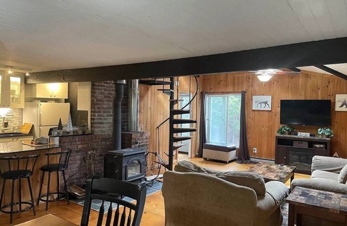 West Dover Ski Chalet | 4 Month Minimum! - Winter Rental 1/2 mile to Mt Snow