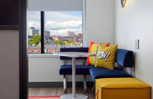 Portland House | 4 Pet-friendly Rooms Close to Harborview Park ME! w/ Breakfast, Valet Parking!