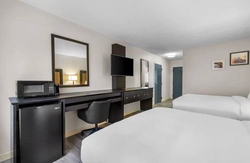 Brewerton Hotel | 4 Relaxing Units | Nature-Centric Room Close to Syracuse’s Best Attractions
