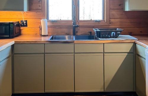 Barnstead House | 4-Season Family Base! 13 Mi to Lake Winnipesaukee