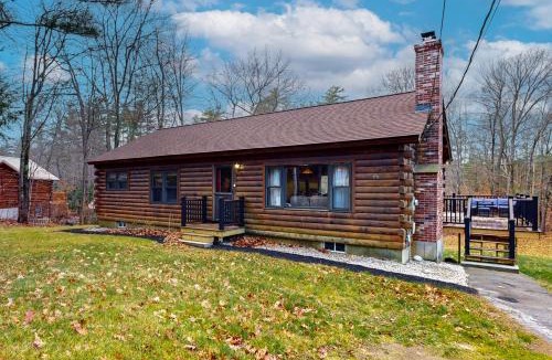 Barnstead House | 4-Season Family Base! 13 Mi to Lake Winnipesaukee