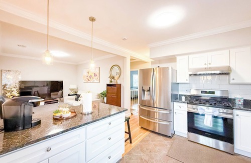 Fields Corner East Apartment | 40-Newly renovated, stylish and beautiful apt/4br close to Highway