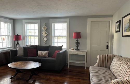 Falmouth House | “’40s classic Cape – steps to harbor, Island Queen ferry, restaurants & more!”