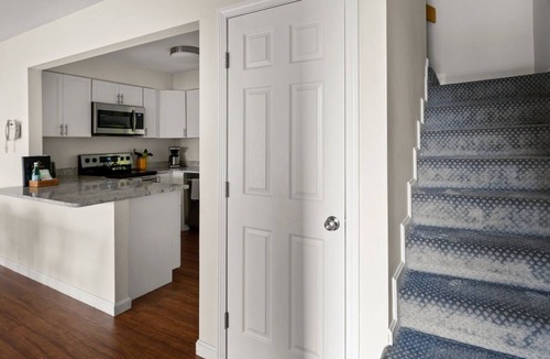 Warren Condo | 41 Summit Condo Near Mountain Shuttle by RedAwning