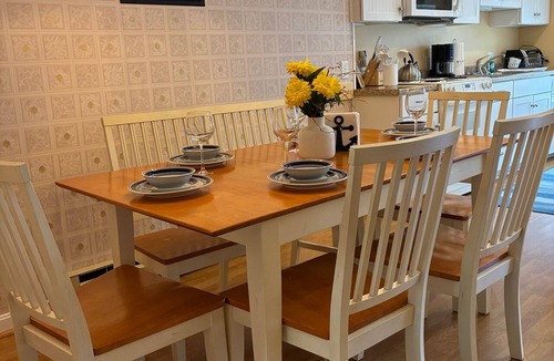 Hyannis Condo | 43 by the Sea, steps to private beach & heated pool, 1-mile from Main St. shops, AC, & Wi-Fi
