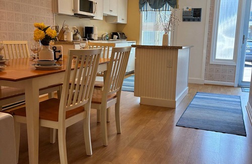 Hyannis Condo | 43 by the Sea, steps to private beach & heated pool, 1-mile from Main St. shops, AC, & Wi-Fi