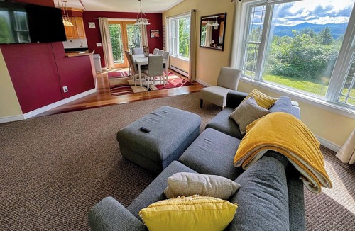 Littleton House | 48MH Cottage with Great Mountain Views, Private, Close to Littleton's Award Winning Main Street