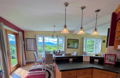 Littleton House | 48MH Cottage with Great Mountain Views, Private, Close to Littleton's Award Winning Main Street