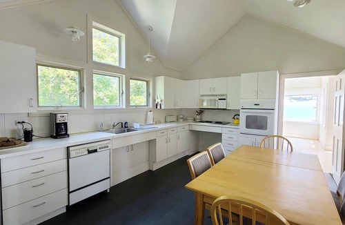Wellfleet House | 4BD Right on Wellfleet Harbor-A/C, Direct Beach Access, Wonderful Water Views