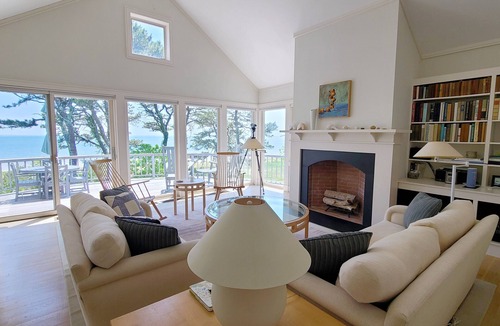 Wellfleet House | 4BD Right on Wellfleet Harbor-A/C, Direct Beach Access, Wonderful Water Views