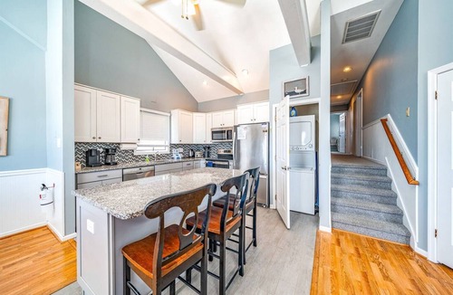 South End Condo | 4BR Beachfront, sleeps 12, Grill, PET Friendly, Linens included! Amazing views