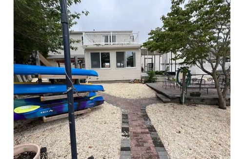 Beach Haven West Cottage | 4br. cozy cottage with Kayaks on the lagoon.