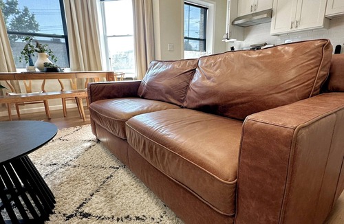 Ampere Apartment | 4BR Duplex Near NYC - Sleeps 8 - 2 Kitchens - MAJOR INTERNATIONAL SPORTING EVENT