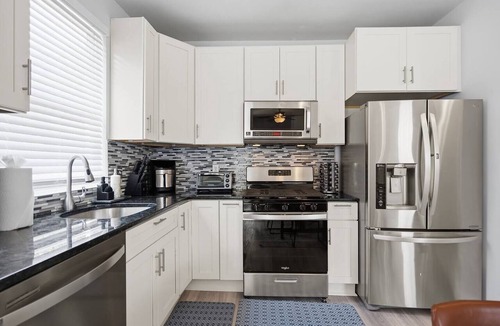 Ashburn House | 4BR End-Unit Townhome | Cozy & Comfortable