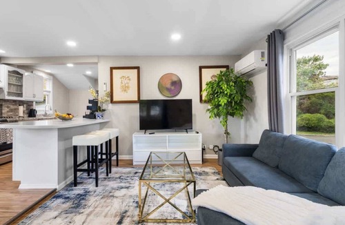 Teaneck House | 4BR Home, Parking, mins to MAJOR INTERNATIONAL SPORTING EVENT