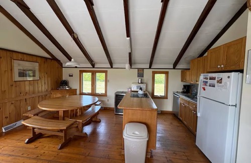 New Shoreham Cottage | 4BR Minister's Lot Beach Cottage