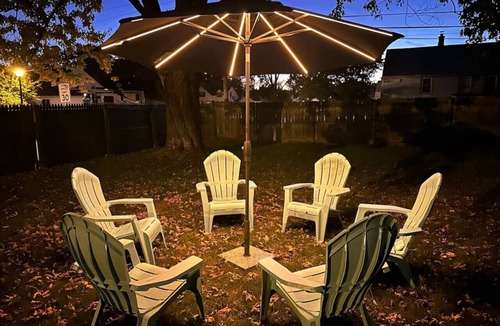 Buffalo House | 4BR Near Niagara Falls | Sleeps 8