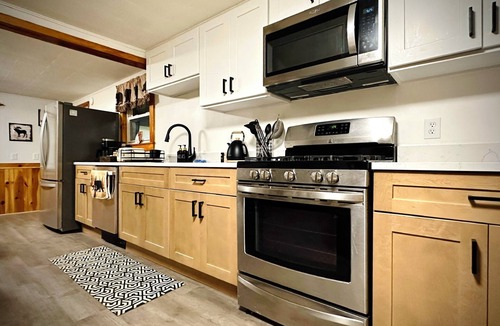 North Woodstock House | 4BR Summer Home For 10ppl with Game Room -White Mtns!
