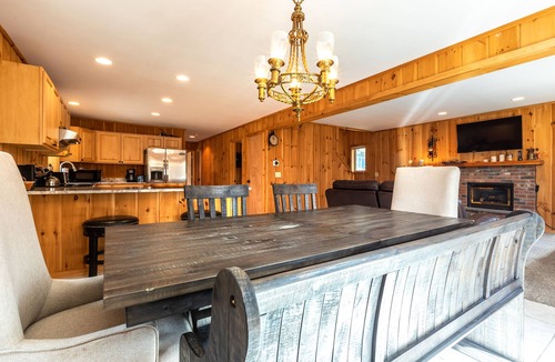West Dover House | 4BR Vermont Family Retreat: Skiing, Hiking, Swimming & Firepit