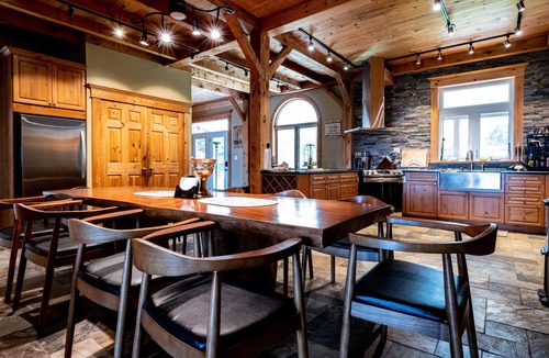Scugog Cottage | 5-Acre Waterfront Cottage w/sauna, indoor swimming pool & Hot Tub at lake Scugog