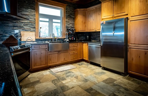 Scugog Cottage | 5-Acre Waterfront Cottage w/sauna, indoor swimming pool & Hot Tub at lake Scugog