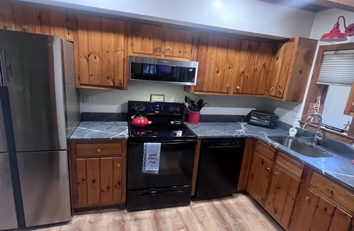Bartlett Condo | 5 bdrm, 3 levels, 5 min Attitash Mt, 6 miles storyland, pool, a/c, grill