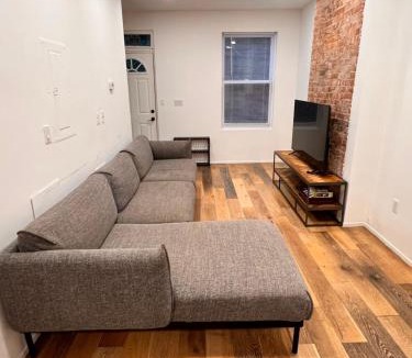 Historic Downtown Apartment | 5 bedroom 3 bath apartment sleeps 10plus Jersey City Central 5 min walk to PATH