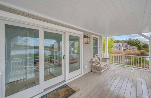 Hyannis House | 5 bedroom Close to beaches, island ferries and Main St Hyannis RPMS164