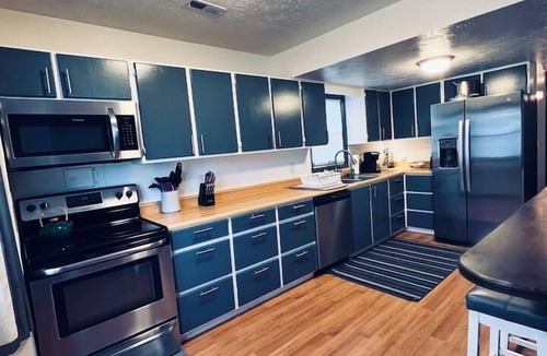 Geneva-on-the-Lake House | 5 Bedroom Lakeside Vacation Rental Home Sleeps 12