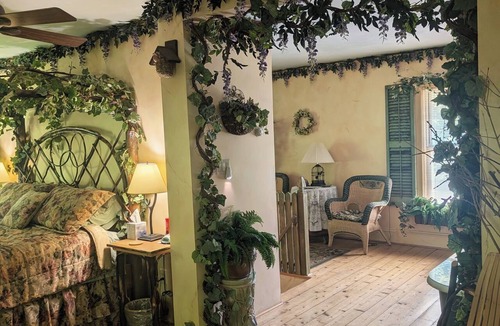 St. Johnsville Bed & Breakfast | 5-bedroom Victorian Inn at the Mill & Waterfalls - Saint Johnsville, NY